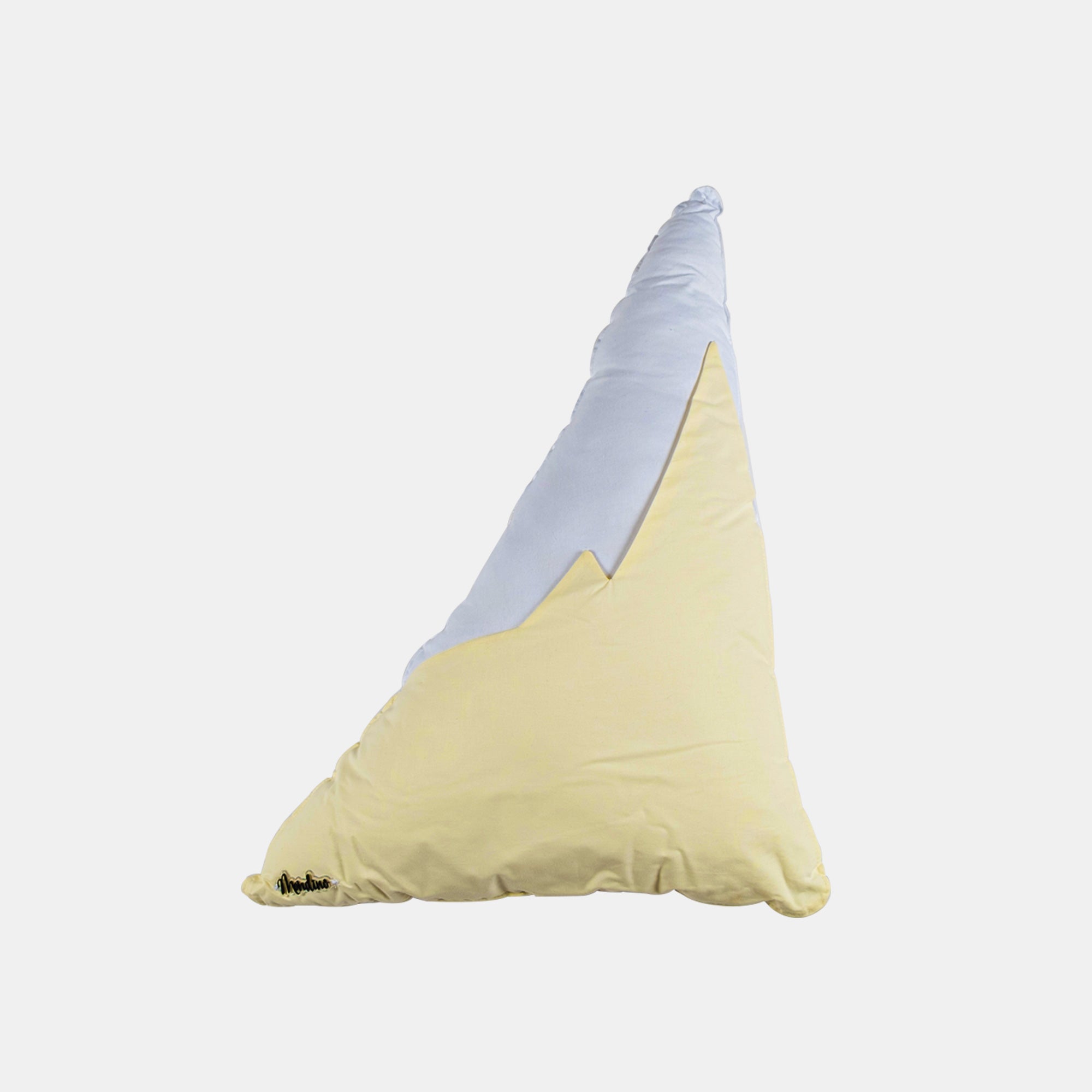 Cuscino a forma di montagna fatto a mano