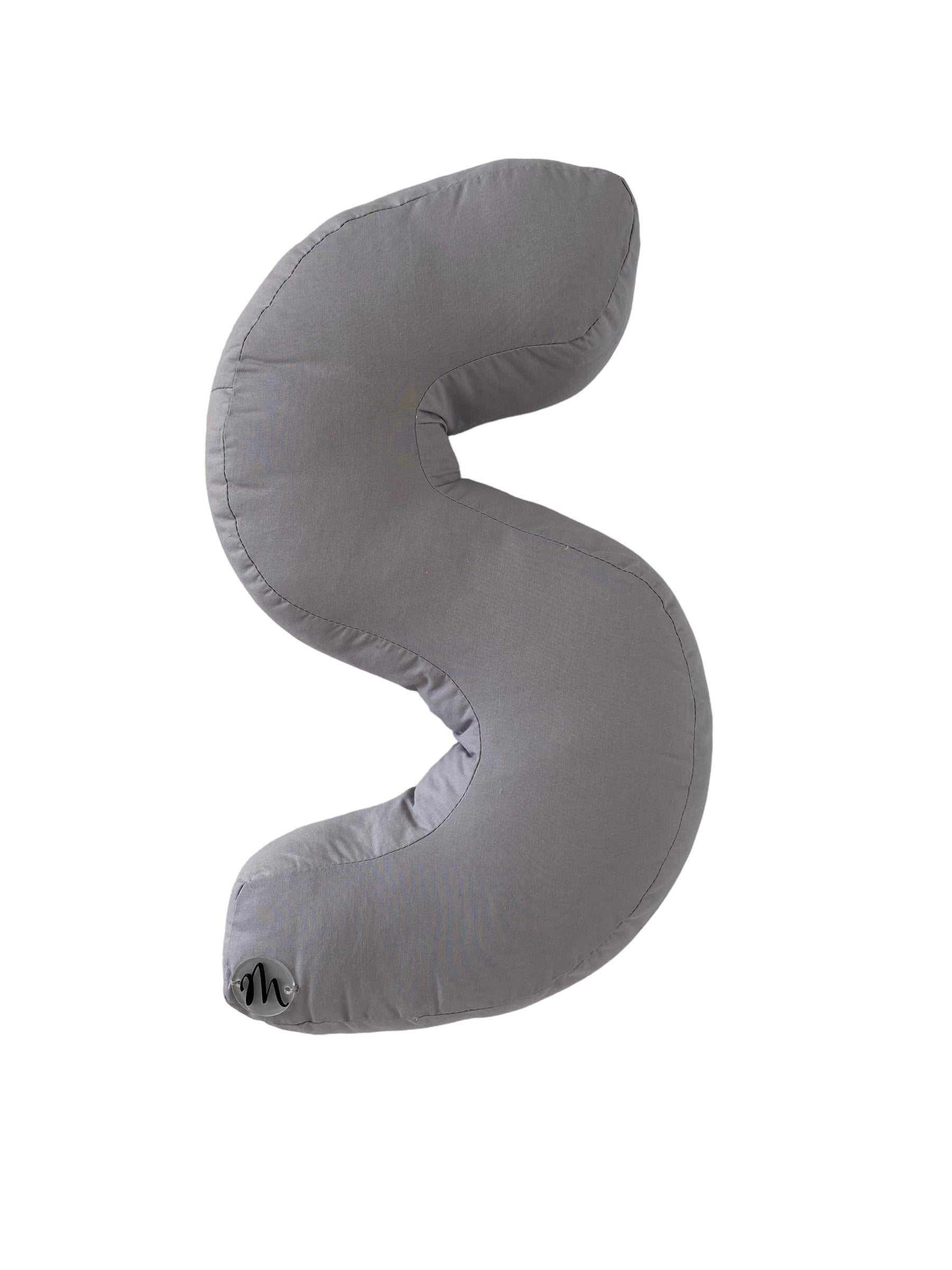 Cuscino a forma di lettere fatto a mano