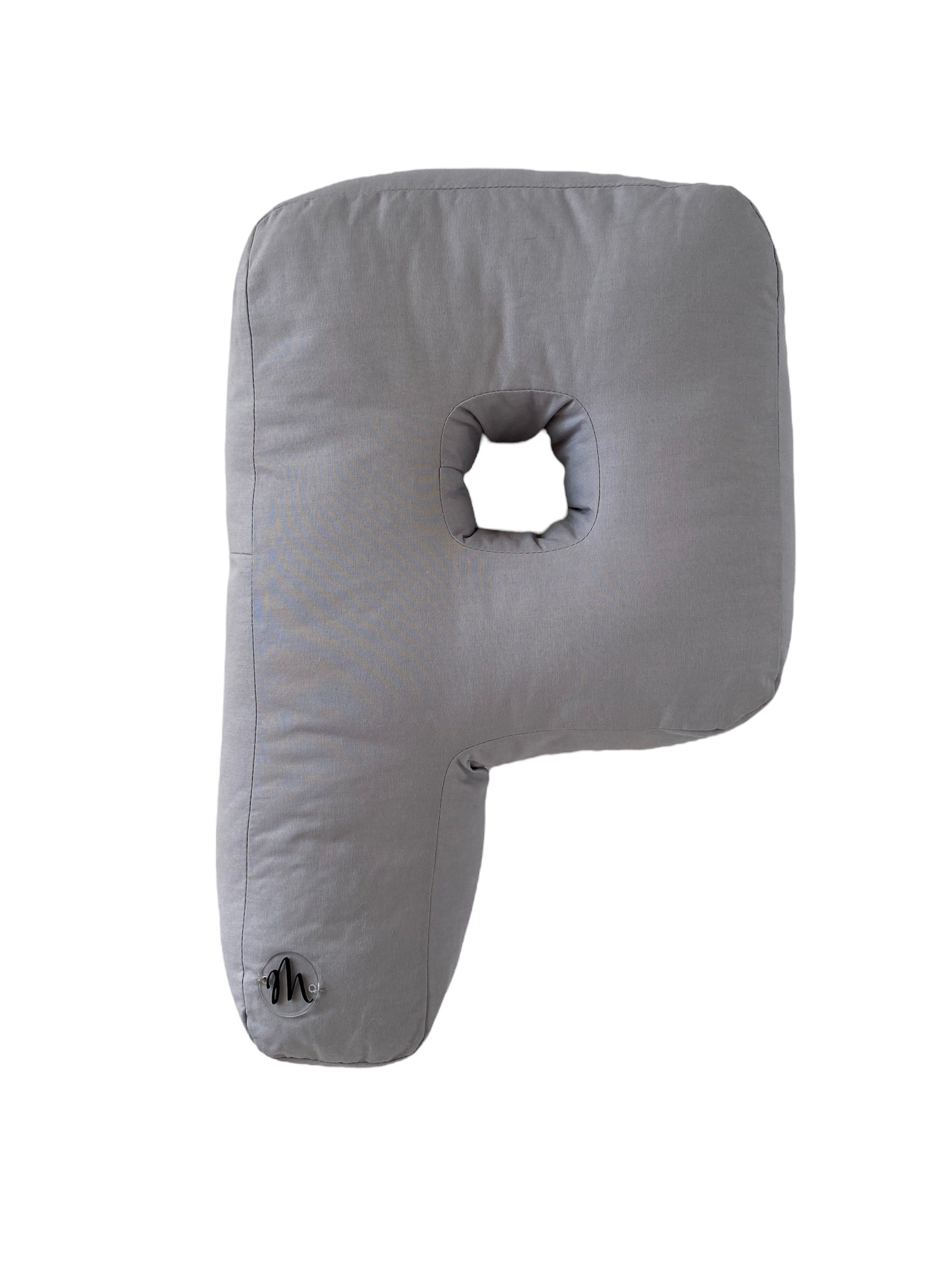 Cuscino a forma di lettere fatto a mano