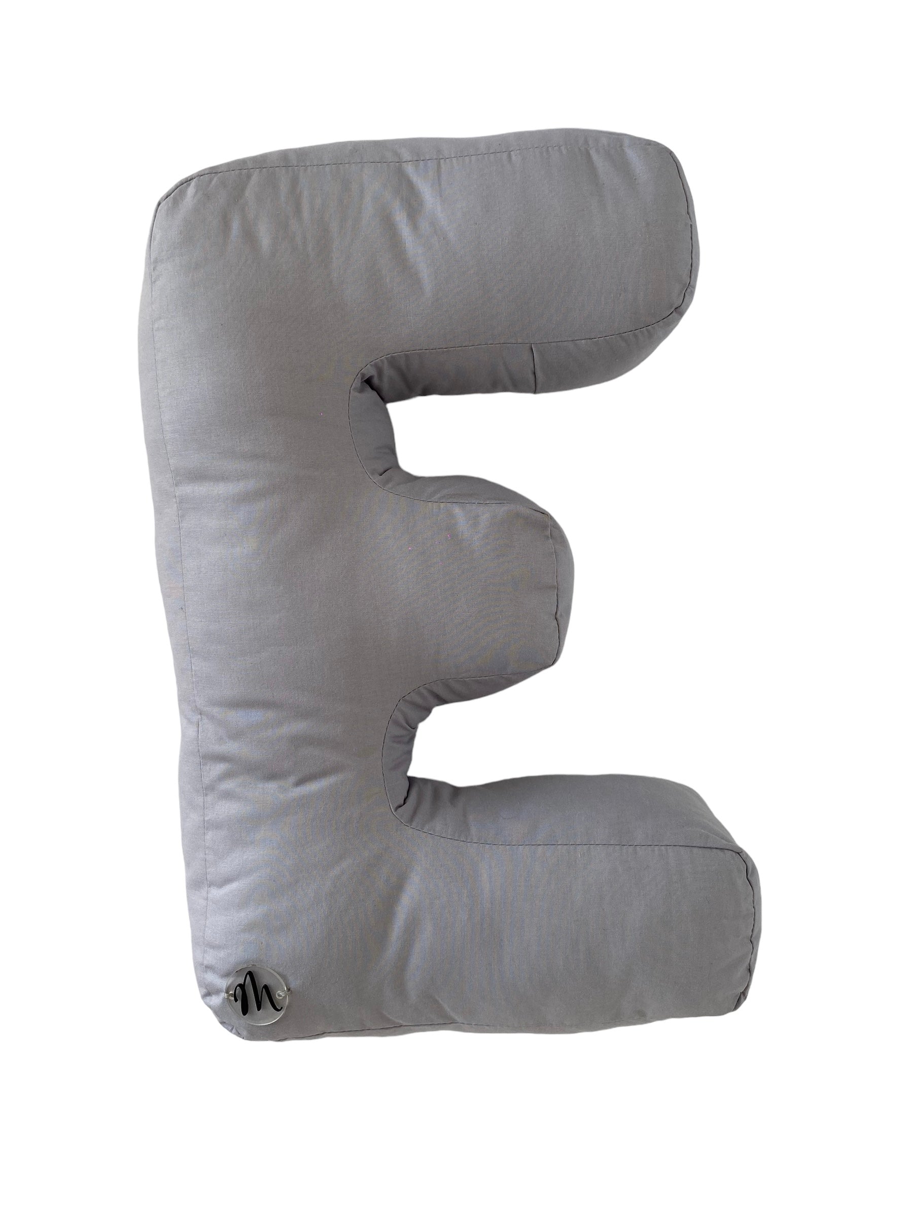 Cuscino a forma di lettere fatto a mano