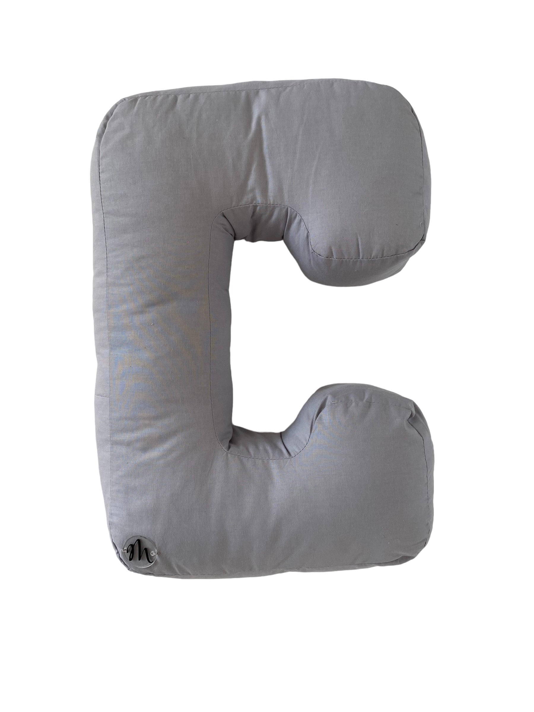 Cuscino a forma di lettere fatto a mano