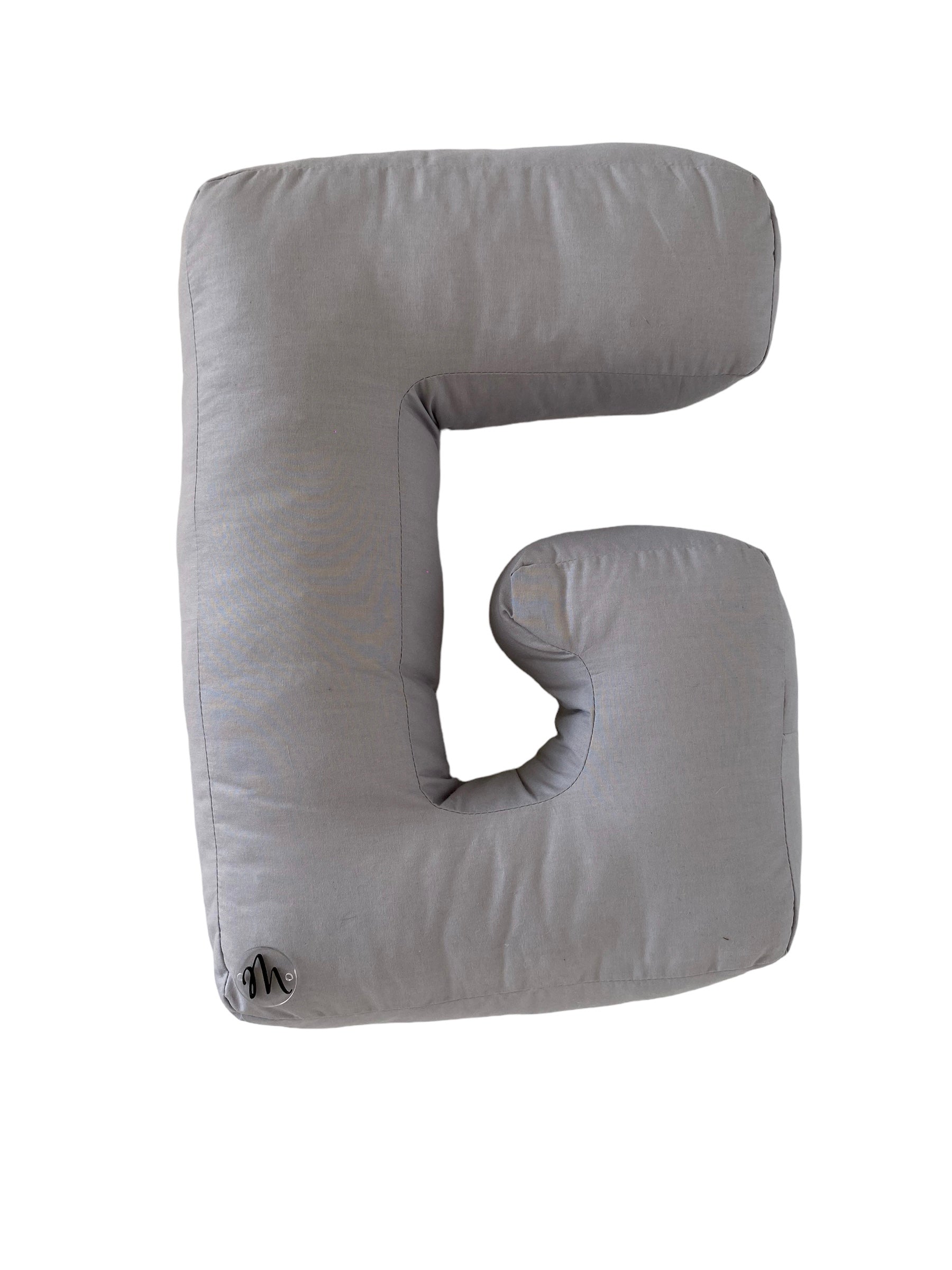 Cuscino a forma di lettere fatto a mano